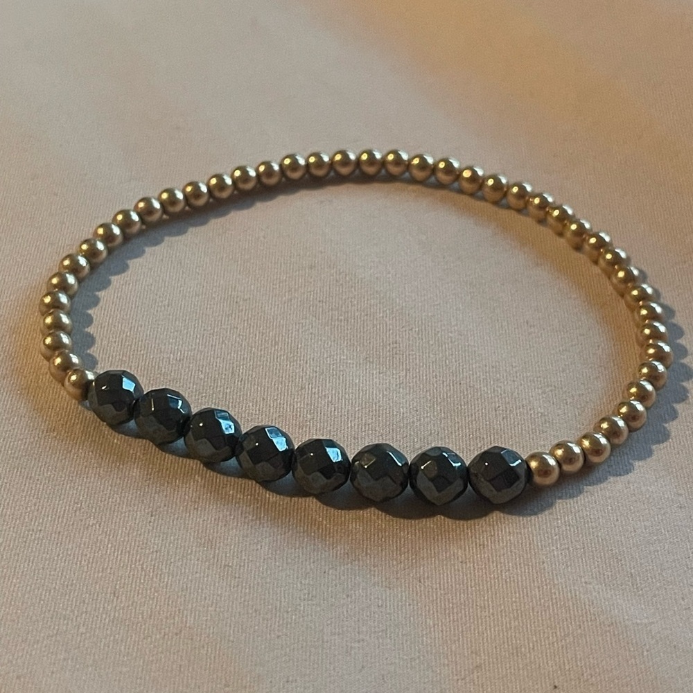 Gold and Black Beaded Bracelet - Picture 4 of 6